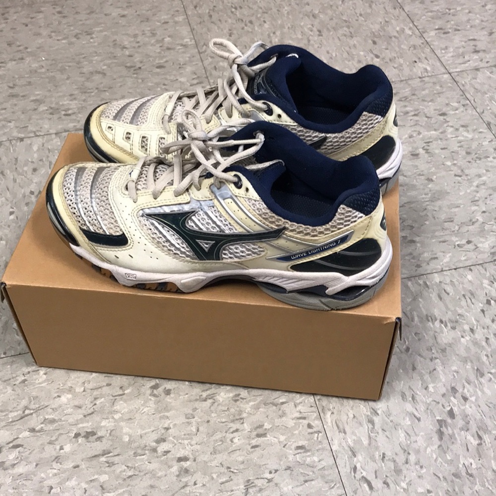 Mizuno Lightning